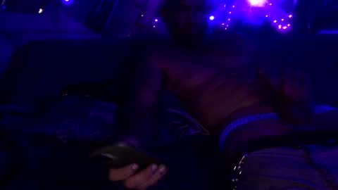 Snapshot of sweetnsexy95 chatting on December 16, 8:41 am WeAim2PZzz online show from December 16, 8:41 am