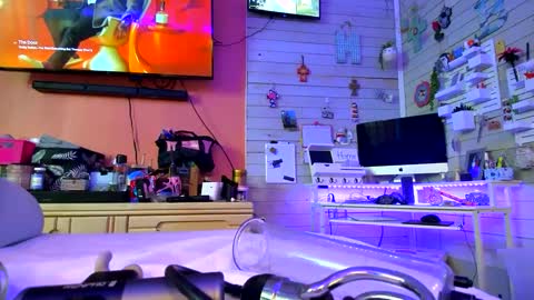 Snapshot of sweetnsexy95 chatting on February 23, 11:33 am WeAim2PZzz online show from February 23, 11:33 am