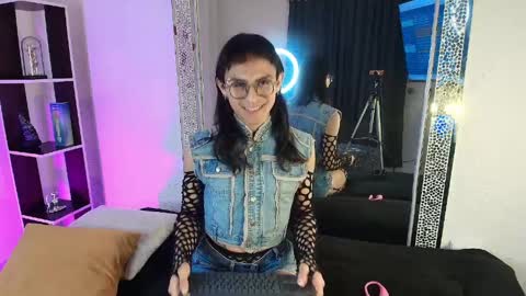 Snapshot of sweetobsidian_boy chatting on April 6, 1:23 pm obsidian online show from April 6, 1:23 pm