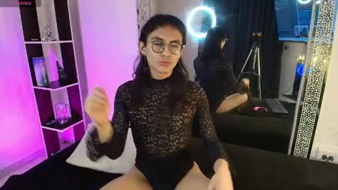 Snapshot of sweetobsidian_boy chatting on April 7, 1:33 pm obsidian online show from April 7, 1:33 pm