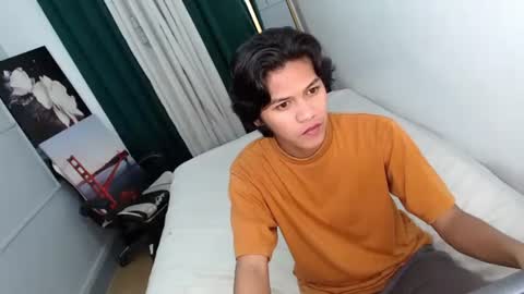 Snapshot of sweetpie_asian chatting on December 19, 9:28 pm sweetpie asian online show from December 19, 9:28 pm