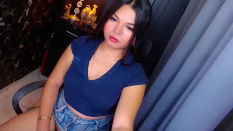 Snapshot of sweetprettyangelts chatting on December 9, 2:13 am angelica online show from December 9, 2:13 am