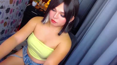 Snapshot of sweetprettyangelts chatting on December 15, 6:48 pm angelica online show from December 15, 6:48 pm