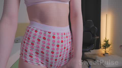 Snapshot of sweetpulse_ chatting on October 17, 8:33 pm Rose online show from October 17, 8:33 pm