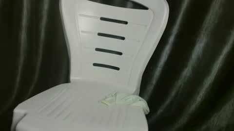 Snapshot of sweetpussy135 chatting on December 17, 3:45 am slim ivy online show from December 17, 3:45 am