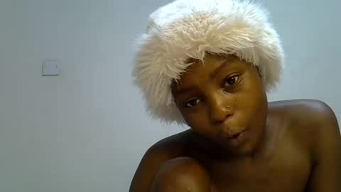 Snapshot of sweetrall chatting on February 7, 2:26 am Lilly online show from February 7, 2:26 am