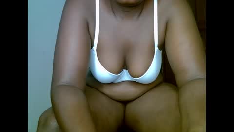 sweetrenne online show from February 19, 9:39 am