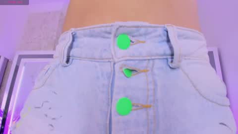 Snapshot of sweetsalome_01 chatting on June 17, 12:40 pm sweetsalome_01 online show from June 17, 12:40 pm