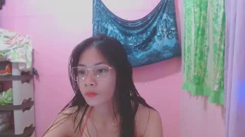 Snapshot of sweetsexygirl20 chatting on May 1, 12:10 pm Mia online show from May 1, 12:10 pm