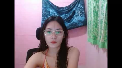 Snapshot of sweetsexygirl20 chatting on May 5, 12:24 pm Mia online show from May 5, 12:24 pm