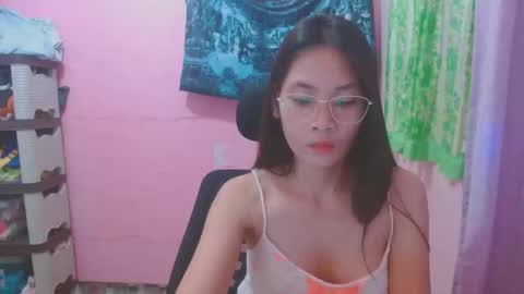 Snapshot of sweetsexygirl20 chatting on May 7, 3:06 pm Mia online show from May 7, 3:06 pm