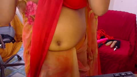 Snapshot of sweetsour18 chatting on May 29, 10:35 am SweetSour online show from May 29, 10:35 am