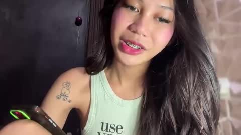 yanny online show from April 12, 2:00 pm