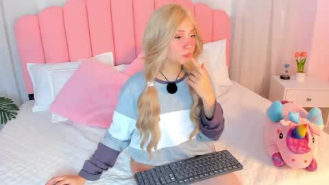 sweett_fire online show from April 15, 7:58 pm