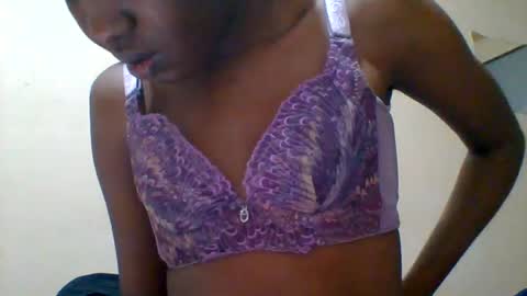 Snapshot of sweett_kimmie chatting on July 12, 7:05 pm sweett_kimmie online show from July 12, 7:05 pm