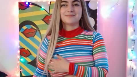Snapshot of sweett_minionn chatting on December 5, 3:06 pm IG valeen mo Vale My schedule Monday to Friday900 am - 300 pm online show from December 5, 3:06 pm