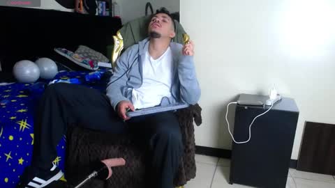 Snapshot of sweettguy_ chatting on June 8, 5:57 pm Jei online show from June 8, 5:57 pm