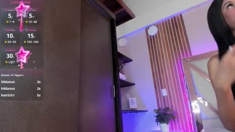 Snapshot of sweetviolet___ chatting on February 23, 6:01 pm sweetviolet___ online show from February 23, 6:01 pm