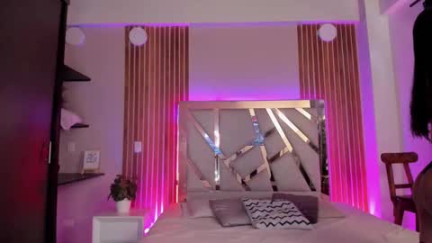 Snapshot of sweetviolet___ chatting on September 17, 12:29 pm sweetviolet___ online show from September 17, 12:29 pm