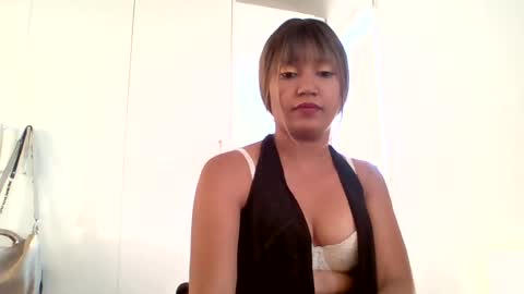Snapshot of sweetwhisper4u chatting on June 12, 5:17 am katie online show from June 12, 5:17 am
