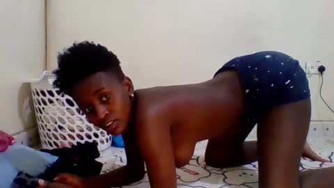 Snapshot of sweety_petite chatting on October 22, 8:14 am sweety_petite online show from October 22, 8:14 am