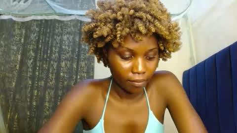 Snapshot of sweety_spixxy chatting on May 14, 8:32 am Dolly online show from May 14, 8:32 am