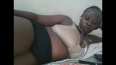 Snapshot of sweetyass25 chatting on September 9, 6:18 pm sweetyass25 online show from September 9, 6:18 pm