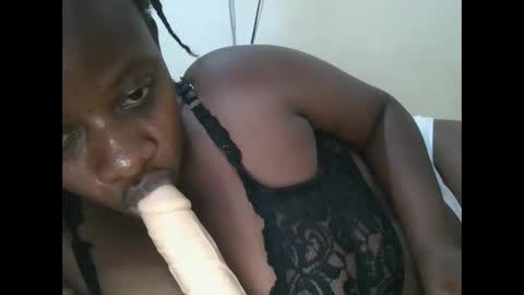 Snapshot of sweetyass25 chatting on September 13, 5:35 pm sweetyass25 online show from September 13, 5:35 pm