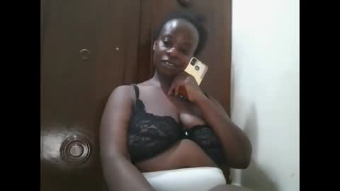 Snapshot of sweetyass25 chatting on September 19, 7:25 pm sweetyass25 online show from September 19, 7:25 pm