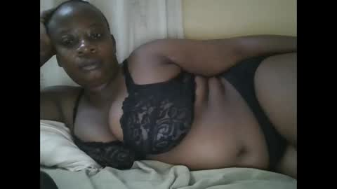 Snapshot of sweetyass25 chatting on October 19, 5:46 pm sweetyass25 online show from October 19, 5:46 pm