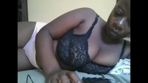 Snapshot of sweetyass25 chatting on October 20, 5:52 am sweetyass25 online show from October 20, 5:52 am