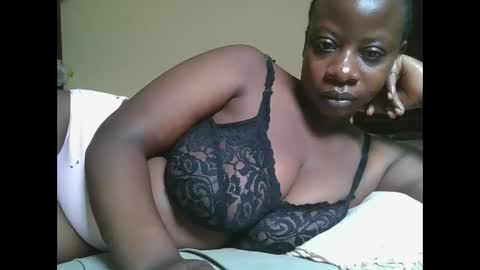 Snapshot of sweetyass25 chatting on October 29, 7:21 am sweetyass25 online show from October 29, 7:21 am