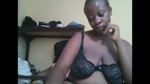 Snapshot of sweetyass25 chatting on November 6, 5:30 am sweetyass25 online show from November 6, 5:30 am