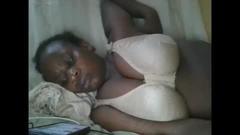 Snapshot of sweetyass25 chatting on November 12, 7:03 pm sweetyass25 online show from November 12, 7:03 pm