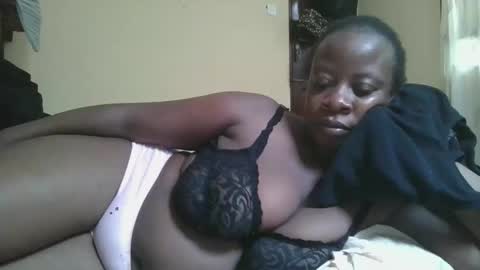 Snapshot of sweetyass25 chatting on November 19, 6:46 am sweetyass25 online show from November 19, 6:46 am