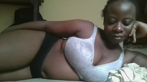 Snapshot of sweetyass25 chatting on November 21, 7:29 am sweetyass25 online show from November 21, 7:29 am