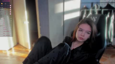 Snapshot of sweetydeviliya chatting on December 5, 8:23 am sweetydeviliya online show from December 5, 8:23 am