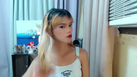 Snapshot of sweetytrannygirlxx chatting on December 10, 5:07 am Megan online show from December 10, 5:07 am