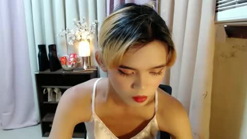 Snapshot of sweetytrannygirlxx chatting on December 18, 5:04 am Megan online show from December 18, 5:04 am