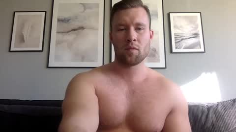 Snapshot of swekingxx chatting on February 18, 1:33 pm swekingxx online show from February 18, 1:33 pm