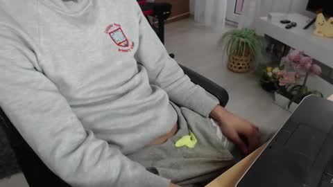 SwetLittleBoy4u online show from October 3, 8:44 am