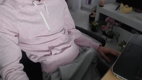 SwetLittleBoy4u online show from November 27, 11:34 am