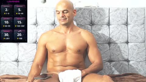 Snapshot of swimmer_summer chatting on December 17, 11:38 pm ------- Hi Im Willy follow me do not forget to put the thumb up online show from December 17, 11:38 pm