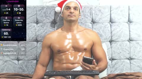 Snapshot of swimmer_summer chatting on December 24, 12:22 am ------- Hi Im Willy follow me do not forget to put the thumb up online show from December 24, 12:22 am