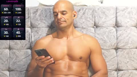 Snapshot of swimmer_summer chatting on January 7, 12:03 am ------- Hi Im Willy follow me do not forget to put the thumb up online show from January 7, 12:03 am