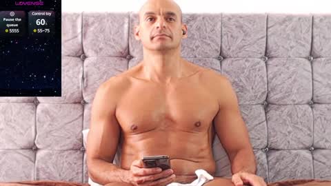 Snapshot of swimmer_summer chatting on January 27, 3:07 pm ------- Hi Im Willy follow me do not forget to put the thumb up online show from January 27, 3:07 pm