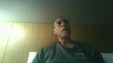 swimmerbod2495 online show from April 2, 1:36 am