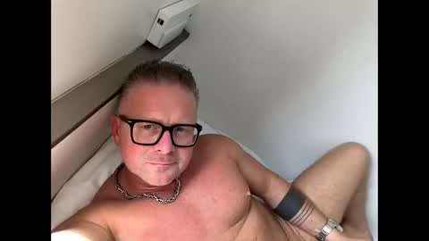 Snapshot of swingrstarr chatting on June 1, 12:18 pm Swingrstarr online show from June 1, 12:18 pm