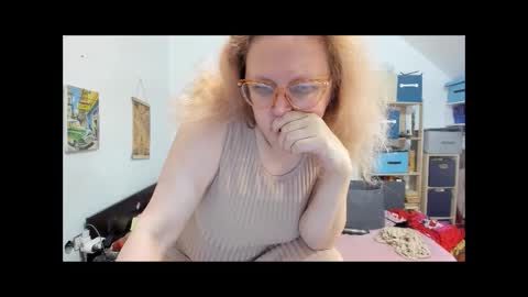 switchlorenx online show from December 2, 11:51 pm