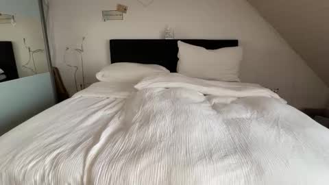 Snapshot of swizzmen1984 chatting on October 8, 11:30 am Luca and Kira online show from October 8, 11:30 am